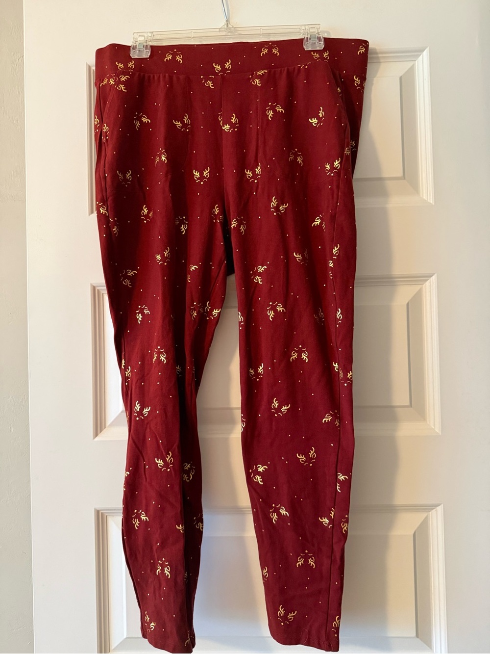 torrid Burgundy Leggings with Gold Accent Print